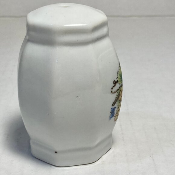 Vintage Grape Vine Grapes Salt & Pepper Shakers Ceramic Mid Century Butterflies - Picture 5 of 15